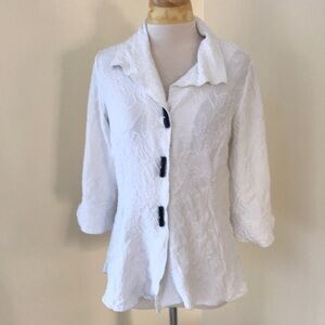 Joseph Ribkoff SZ 8, white textured detailed front button top.